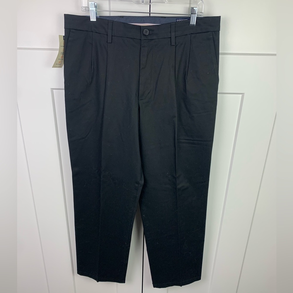 NWT Dockers Signature Khaki 34 X 30 Black Stretch Classic Fit Flex Shirt Gripper